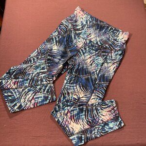 Gaiam 21.5" Inseam Capri Leggings in Blue Multi - Size Small